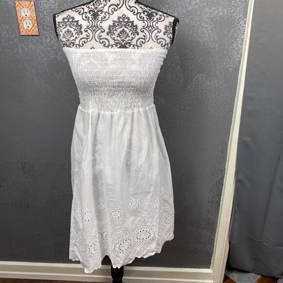 Raviya Dresses & Skirts - Raviya white smocked eyelet strapless swim coverup. Lightweight. Stretchy. Beach
